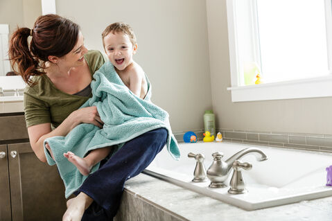 Mom-dries-off-joyous-child-post-bath-horizontal 1